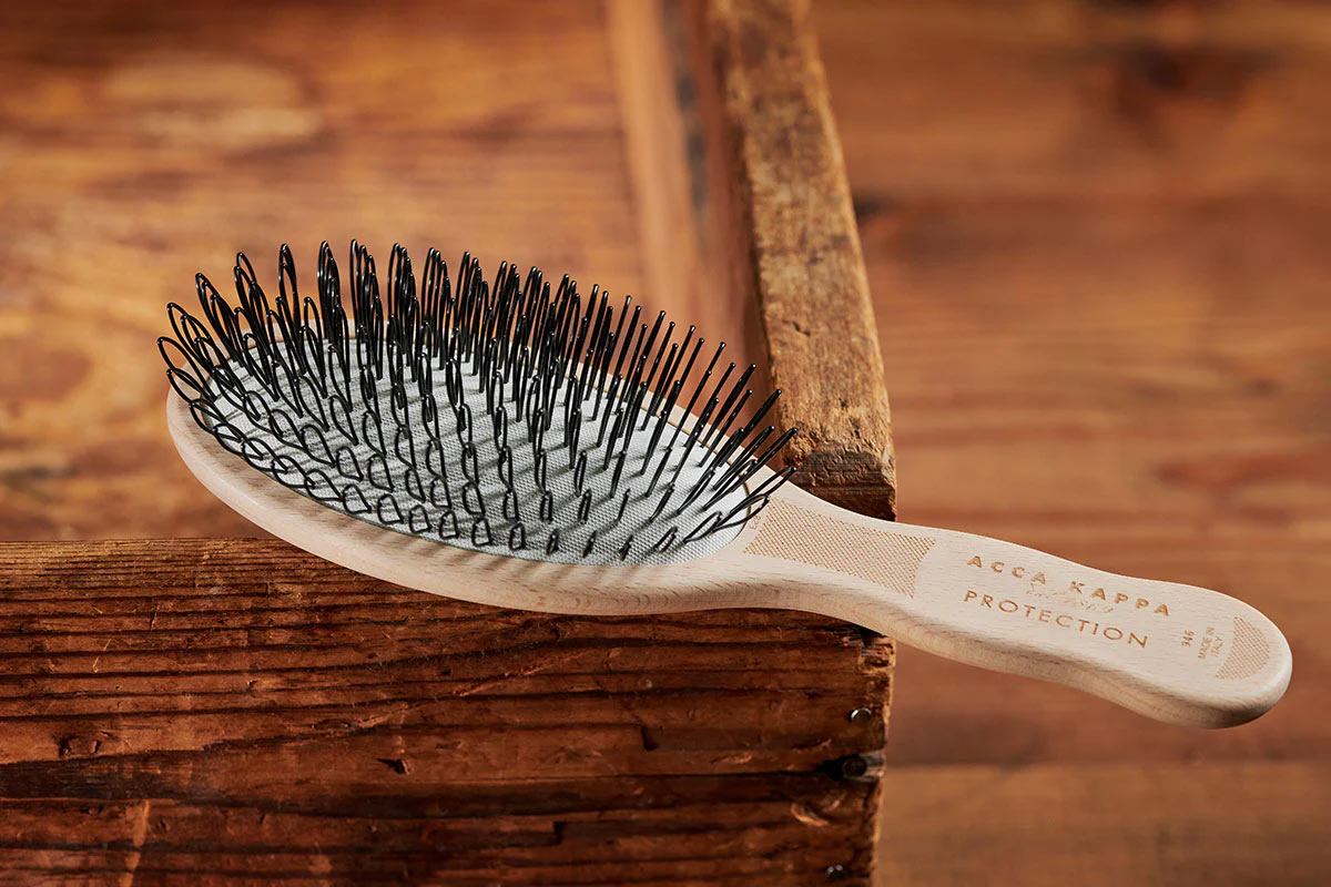 Acca Kappa hair brush